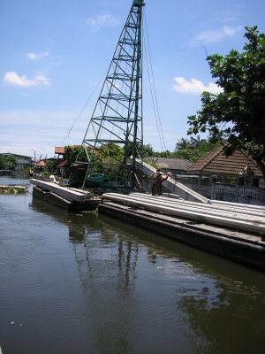 รับตอกเสาเข็มเขื่อน กำแพงกันดิน รั้ว นั่งร้าน ไม้ยูคา  เสาเข็ม