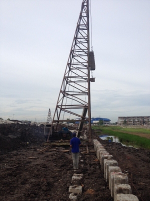 รับตอกเสาเข็มเขื่อน กำแพงกันดิน รั้ว นั่งร้าน ไม้ยูคา  เสาเข็ม