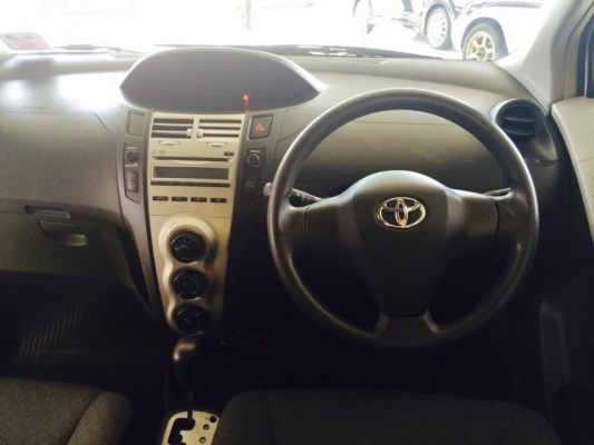 Toyota Yaris ขายถูก โคตร โคตร ดาวน์น้อย รถบ้าน สวยเว่อร์ ขอบอก