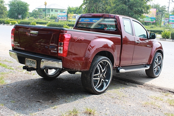 IZUSU D-MAX V-CROS ปี2012 4*4 แค๊ป เครื่อง 2.5 ล้อแม็กขอบ 26