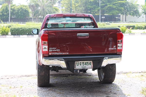 IZUSU D-MAX V-CROS ปี2012 4*4 แค๊ป เครื่อง 2.5 ล้อแม็กขอบ 26