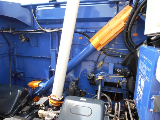 รถเกี่ยวข้าว ISEKI JAPAN 6 ขนาด70แรงม้า รถเกี่ยวข้าว ISEKI JAPAN 6 ขนาด70แรงม้า