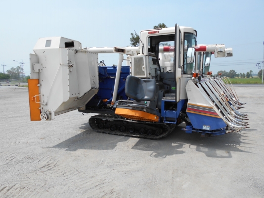 รถเกี่ยวข้าว ISEKI JAPAN 6 ขนาด70แรงม้า รถเกี่ยวข้าว ISEKI JAPAN 6 ขนาด70แรงม้า