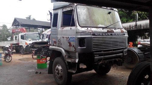 ขายรถบรรทุก สิบล้อหัวลาก Nissan พร้อมทะเบียน ขายรถบรรทุก สิบล้อหัวลาก Nissan พร้อมทะเบียน
