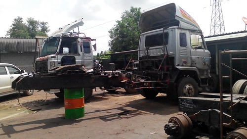 ขายรถบรรทุก สิบล้อหัวลาก Nissan พร้อมทะเบียน ขายรถบรรทุก สิบล้อหัวลาก Nissan พร้อมทะเบียน