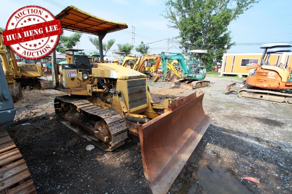 AUC 7 Code 110  รถดันดิน MITSUBISHI BD2G  ราคา เริ่มต้นการประมูล 185,000 บาท