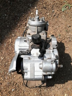 ขายเครื่องคาจิว่าสเตลล่า115 เครื่องพร้อมเสื้อฝาครบเหมาะเอาไว้เป็นอะไหล่รุ่นนี้หายากคนเล่นรู้ ขาย 2800 บาท