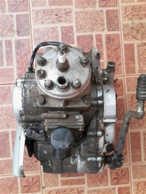 ขายเครื่องคาจิว่าสเตลล่า115 เครื่องพร้อมเสื้อฝาครบเหมาะเอาไว้เป็นอะไหล่รุ่นนี้หายากคนเล่นรู้ ขาย 2800 บาท