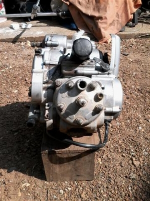 ขายเครื่องคาจิว่าสเตลล่า115 เครื่องพร้อมเสื้อฝาครบเหมาะเอาไว้เป็นอะไหล่รุ่นนี้หายากคนเล่นรู้ ขาย 2800 บาท