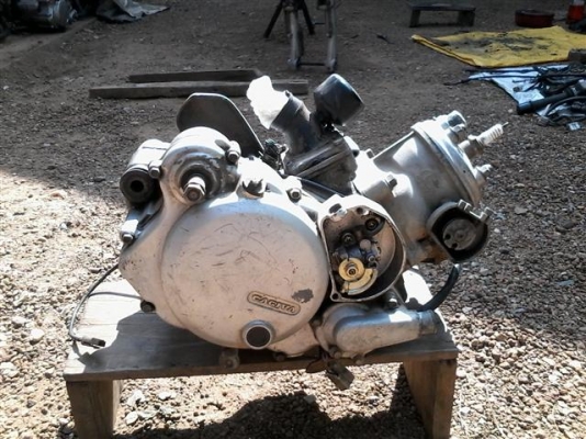 ขายเครื่องคาจิว่าสเตลล่า115 เครื่องพร้อมเสื้อฝาครบเหมาะเอาไว้เป็นอะไหล่รุ่นนี้หายากคนเล่นรู้ ขาย 2800 บาท