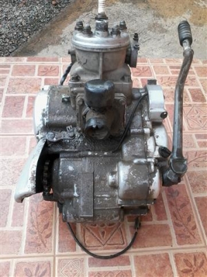 ขายเครื่องคาจิว่าสเตลล่า115 เครื่องพร้อมเสื้อฝาครบเหมาะเอาไว้เป็นอะไหล่รุ่นนี้หายากคนเล่นรู้ ขาย 2800 บาท