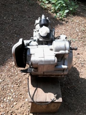 ขายเครื่องคาจิว่าสเตลล่า115 เครื่องพร้อมเสื้อฝาครบเหมาะเอาไว้เป็นอะไหล่รุ่นนี้หายากคนเล่นรู้ ขาย 2800 บาท