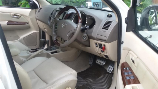 Fortuner V Excusive ตัวท็อปสุด ปี06 เครื่อง3000 เกียร์ออโต้โฟร์วิน Airbag Abs Navi วิ่ง 150,xxx โล ไม่มีอุบัติเหตุ ไม่เคยทำสี ดูรถทดลองขับได้