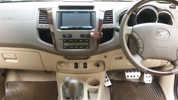 Fortuner V Excusive ตัวท็อปสุด ปี06 เครื่อง3000 เกียร์ออโต้โฟร์วิน Airbag Abs Navi วิ่ง 150,xxx โล ไม่มีอุบัติเหตุ ไม่เคยทำสี ดูรถทดลองขับได้