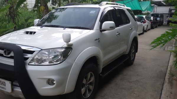 Fortuner V Excusive ตัวท็อปสุด ปี06 เครื่อง3000 เกียร์ออโต้โฟร์วิน Airbag Abs Navi วิ่ง 150,xxx โล ไม่มีอุบัติเหตุ ไม่เคยทำสี ดูรถทดลองขับได้