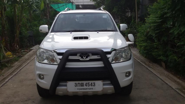 Fortuner V Excusive ตัวท็อปสุด ปี06 เครื่อง3000 เกียร์ออโต้โฟร์วิน Airbag Abs Navi วิ่ง 150,xxx โล ไม่มีอุบัติเหตุ ไม่เคยทำสี ดูรถทดลองขับได้