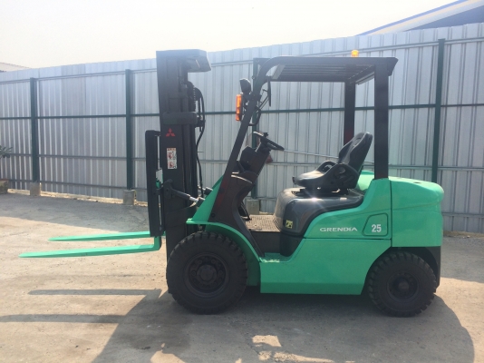 ขาย รถโฟล์คลิฟ ญี่ปุ่น 5พันชั่วโมง mitsubishi รุ่นล่าสุด FD25T ดีเซลS4Sเกียร์ออโต้ 2.5ตัน4.5เมตร เสาเข้าตู้ รถดีมากรับประกัน 370,000 ฿ จะเด็ด