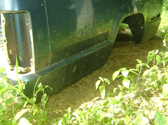 กะบะ L 200     ฝาท้ายใหม่ ยังไม่แกะกล่อง  ราคา 5,500  บาท