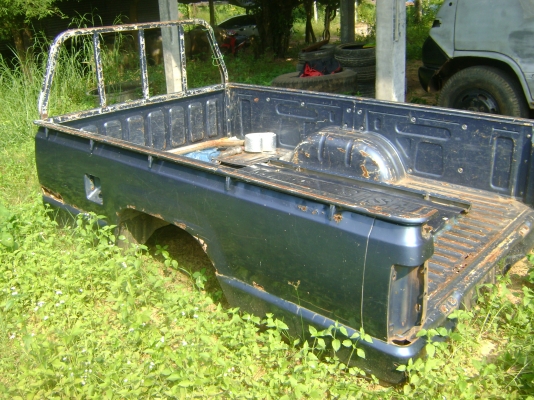 กะบะ L 200     ฝาท้ายใหม่ ยังไม่แกะกล่อง  ราคา 5,500  บาท