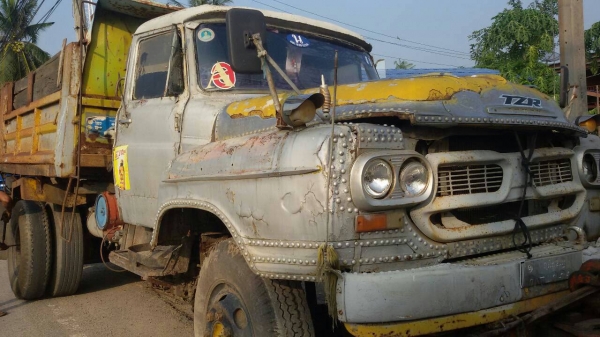 หกล้อ isuzu หัวยาวดั้ม เครื่อง ร็อค เกียร์ร็อค พวงมาลัยเพาเวอร์ ช่วงล่างไฮปรอย