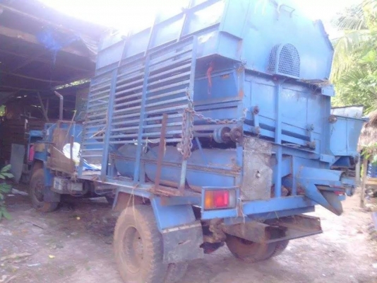 ขายรถนวดข้าว เกษตรพัฒนา 7ฟุตจัมโบ้ 6ล้อช่วงล่างใหญ่ เครื่อง6สูบ สภาพพร้อมใช้งาน สนใจโทร 090-8588220คุณนะ ID:narong498 หรือ www.truck.in.th/498