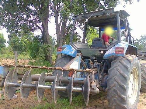 **460,000 บ.ต่อรอง**ขายรถไถ2เพลา FORD 6640 NEW HOLLAND 4WD 2เพลาคานหน้า คาราโร่ ตัวนำเข้า เครื่อง/ปั้ม/เกียร์ เดิม เครื่อง4สูบ 90แรง เครื่องดี สตาร์ทติดง่าย เกียร์ข้าง เกียร์ดีไม่หลุด 4WDใช้งานปกติ ปั้มดี ระบบไฮฯใช้งานปกติ ยางดีคู่หน้า คู่หลังพอใช้ รถใช้ง **460,000 บ.ต่อรอง**ขายรถไถ2เพลา FORD 6640 NEW HOLLAND 4WD 2เพลาคานหน้า คาราโร่ ตัวนำเข้า เครื่อง/ปั้ม/เกียร์ เดิม เครื่อง4สูบ 90แรง เครื่องดี สตาร์ทติดง่าย เกียร์ข้าง เกียร์ดีไม่หลุด 4WDใช้งานปกติ ปั้มดี ระบบไฮฯใช้งานปกติ ยางดีคู่หน้า คู่หลังพอใช้ รถใช้ง