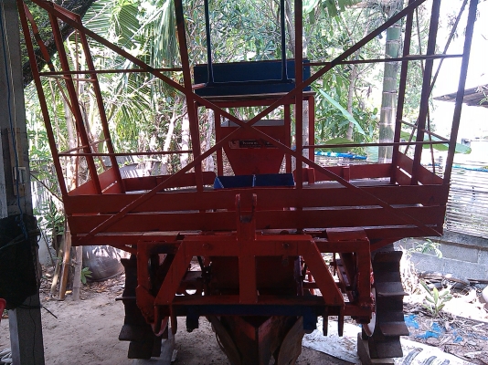 เครื่องปลูกอ้อยกลกิจพร้อมใช้ครับราคาเบาๆครับร่องคู่ สำหรับรถไถ70แรงขึ้นไป เครื่องปลูกอ้อยกลกิจพร้อมใช้ครับราคาเบาๆครับร่องคู่ สำหรับรถไถ70แรงขึ้นไป