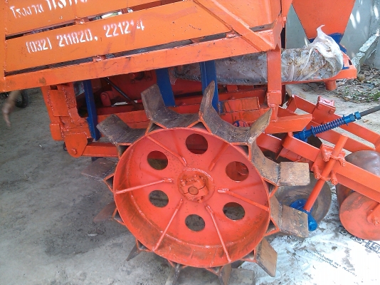 เครื่องปลูกอ้อยกลกิจพร้อมใช้ครับราคาเบาๆครับร่องคู่ สำหรับรถไถ70แรงขึ้นไป