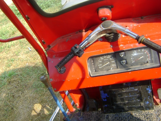 ตุ๊กตุ๊ก  สภาพสวยๆ พร้อมใช้  (ไม่มีทะเบียน)  ราคา 40,000 บาท