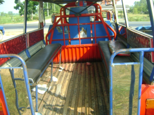 ตุ๊กตุ๊ก  สภาพสวยๆ พร้อมใช้  (ไม่มีทะเบียน)  ราคา 40,000 บาท