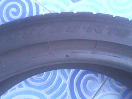 ขายยางใช้แล้ว Pirelli 255/35/19 ปี 11 คู่ 2500 บาท