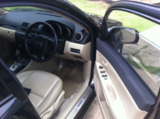 รถบ้านเจ้าของขายเอง2005 Mazda 3 สภาพพร้อมใช้งาน