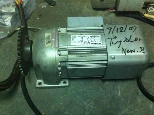 มอเตอร์เกี่ยร์ทด MISUBISHI ขนาด 200 W. หมุนที่ 180 รอบต่อนาที ใช้ไฟบ้าน 220 V.ได้ แรงบิดเยอะ