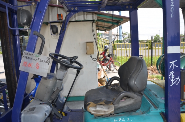 ขาย Komatsu FG20C-12 เบนซิน Nissan H20 ธรรมดา 2 ตัน ยกสูง 4 เมตร ติดแก๊ส