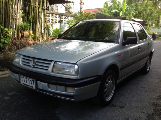 Volkswagen vento 1.8 cl เกียร์ธรรมดา พร้อมทะเบียนสวย ภว7117กทม.