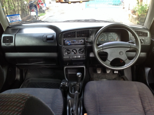 Volkswagen vento 1.8 cl เกียร์ธรรมดา พร้อมทะเบียนสวย ภว7117กทม.