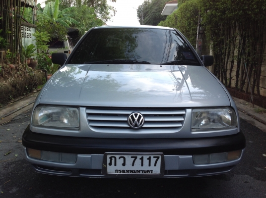 Volkswagen vento 1.8 cl เกียร์ธรรมดา พร้อมทะเบียนสวย ภว7117กทม.