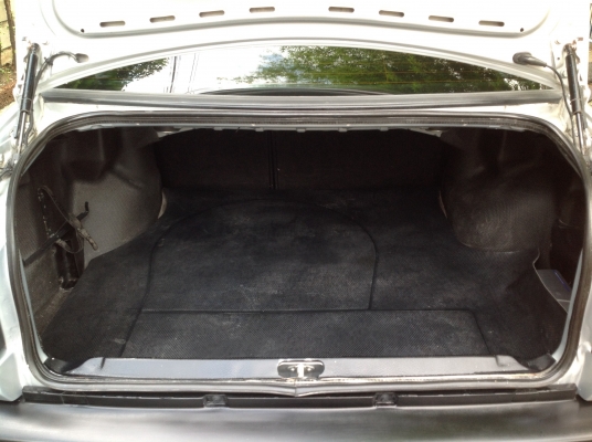 Volkswagen vento 1.8 cl เกียร์ธรรมดา พร้อมทะเบียนสวย ภว7117กทม.