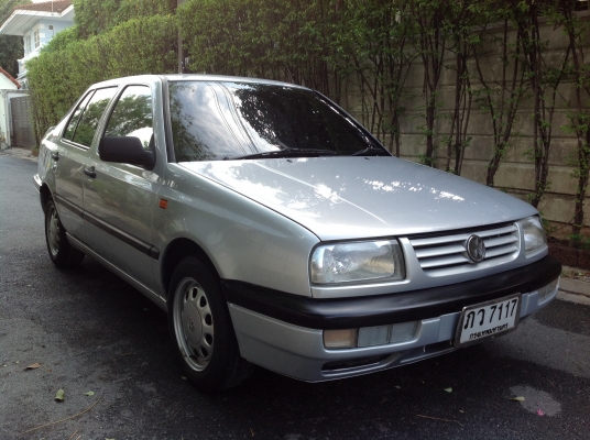 Volkswagen vento 1.8 cl เกียร์ธรรมดา พร้อมทะเบียนสวย ภว7117กทม.