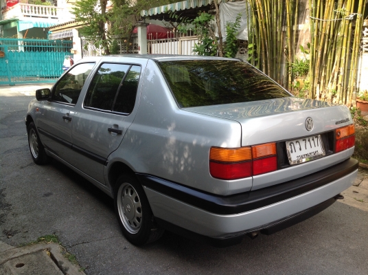 Volkswagen vento 1.8 cl เกียร์ธรรมดา พร้อมทะเบียนสวย ภว7117กทม.