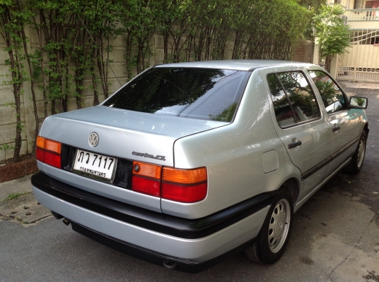 Volkswagen vento 1.8 cl เกียร์ธรรมดา พร้อมทะเบียนสวย ภว7117กทม.