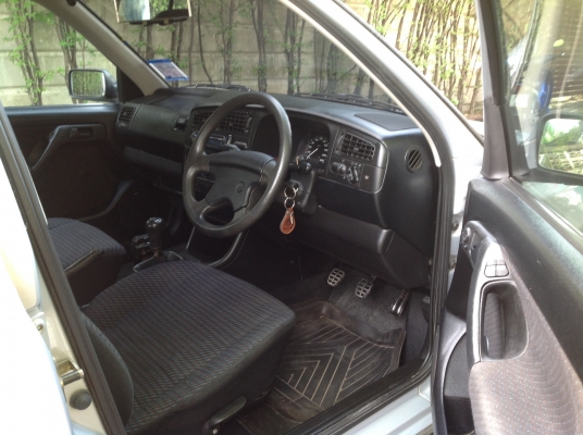 Volkswagen vento 1.8 cl เกียร์ธรรมดา พร้อมทะเบียนสวย ภว7117กทม.