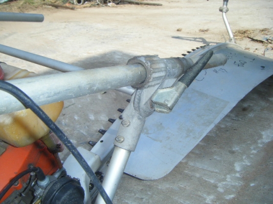 เครื่องตัดแต่งใบชาหรือพุ่มไม้