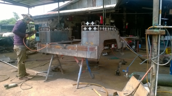 **อีแต๋นต่อใหม่ยังไม่มีเจ้าของ**  สนใจโทร 081-0745778 หรือ 085-6390132  ช่วงล่างใหญ่ 115 แรง/ฐานกว้าง เกียร์2ลูก แชทซีหน้า 5"เต็ม ยาว 5 เมตร บรรทุกได้สูงสุด 8-12 ตัน ____เพิ่มเติม______ "ดัมพ์ สั่งได้"  **ออกรถที่ธกส. ได้ สามารถเดินเรื่องขอ