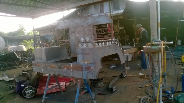 **อีแต๋นต่อใหม่ยังไม่มีเจ้าของ**  สนใจโทร 081-0745778 หรือ 085-6390132  ช่วงล่างใหญ่ 115 แรง/ฐานกว้าง เกียร์2ลูก แชทซีหน้า 5"เต็ม ยาว 5 เมตร บรรทุกได้สูงสุด 8-12 ตัน ____เพิ่มเติม______ "ดัมพ์ สั่งได้"  **ออกรถที่ธกส. ได้ สามารถเดินเรื่องขอ