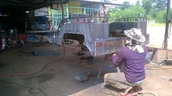 **อีแต๋นต่อใหม่ยังไม่มีเจ้าของ**  สนใจโทร 081-0745778 หรือ 085-6390132  ช่วงล่างใหญ่ 115 แรง/ฐานกว้าง เกียร์2ลูก แชทซีหน้า 5"เต็ม ยาว 5 เมตร บรรทุกได้สูงสุด 8-12 ตัน ____เพิ่มเติม______ "ดัมพ์ สั่งได้"  **ออกรถที่ธกส. ได้ สามารถเดินเรื่องขอ