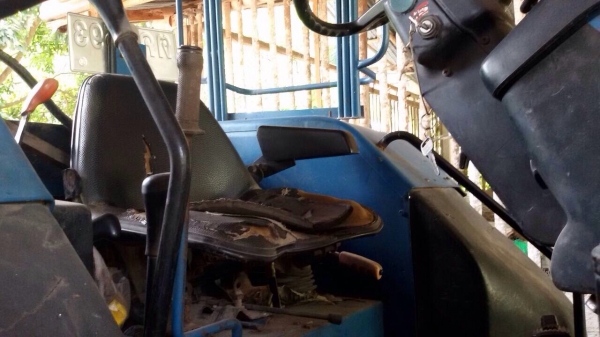 ขายรถไถ NEW HOLLAND TS90 ปี 55 ไมล์ชั่วโมง 7,7xx เอกสารเล่มทะเบียน