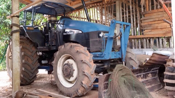 ขายรถไถ NEW HOLLAND TS90 ปี 55 ไมล์ชั่วโมง 7,7xx เอกสารเล่มทะเบียน