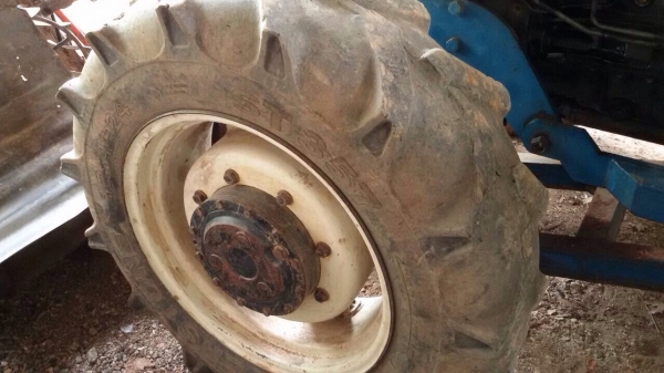 ขายรถไถ NEW HOLLAND TS90 ปี 55 ไมล์ชั่วโมง 7,7xx เอกสารเล่มทะเบียน