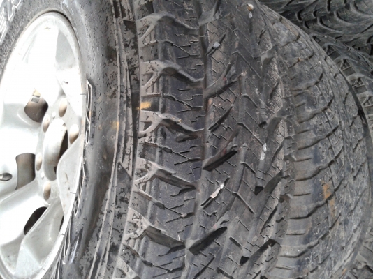 ขายล้อรถกระบะ 6 รู ยางบริสโตน ขอบ 15 ทั้งหมด 4 เส้น